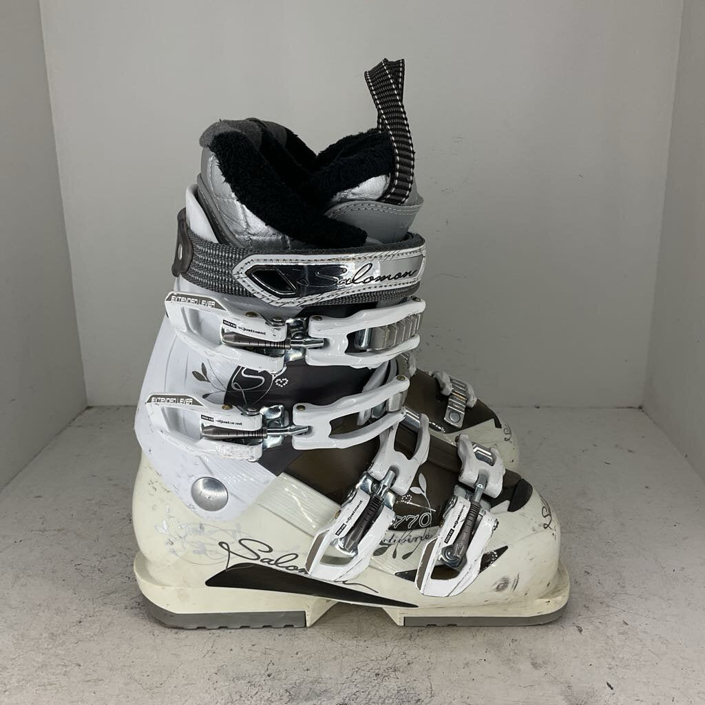 Salomon Women's Divine 770