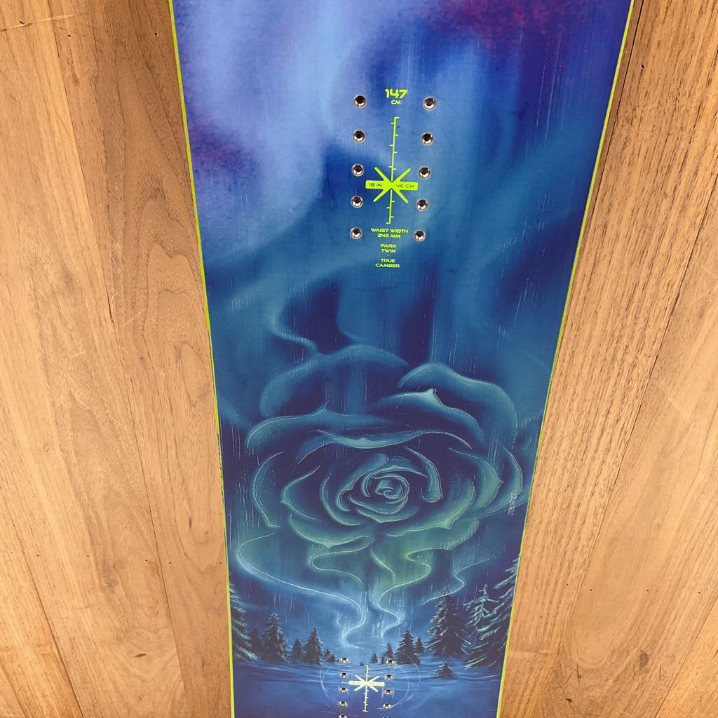 2023 Nitro Women's Beauty Snowboard – Lone Pine Gear Exchange